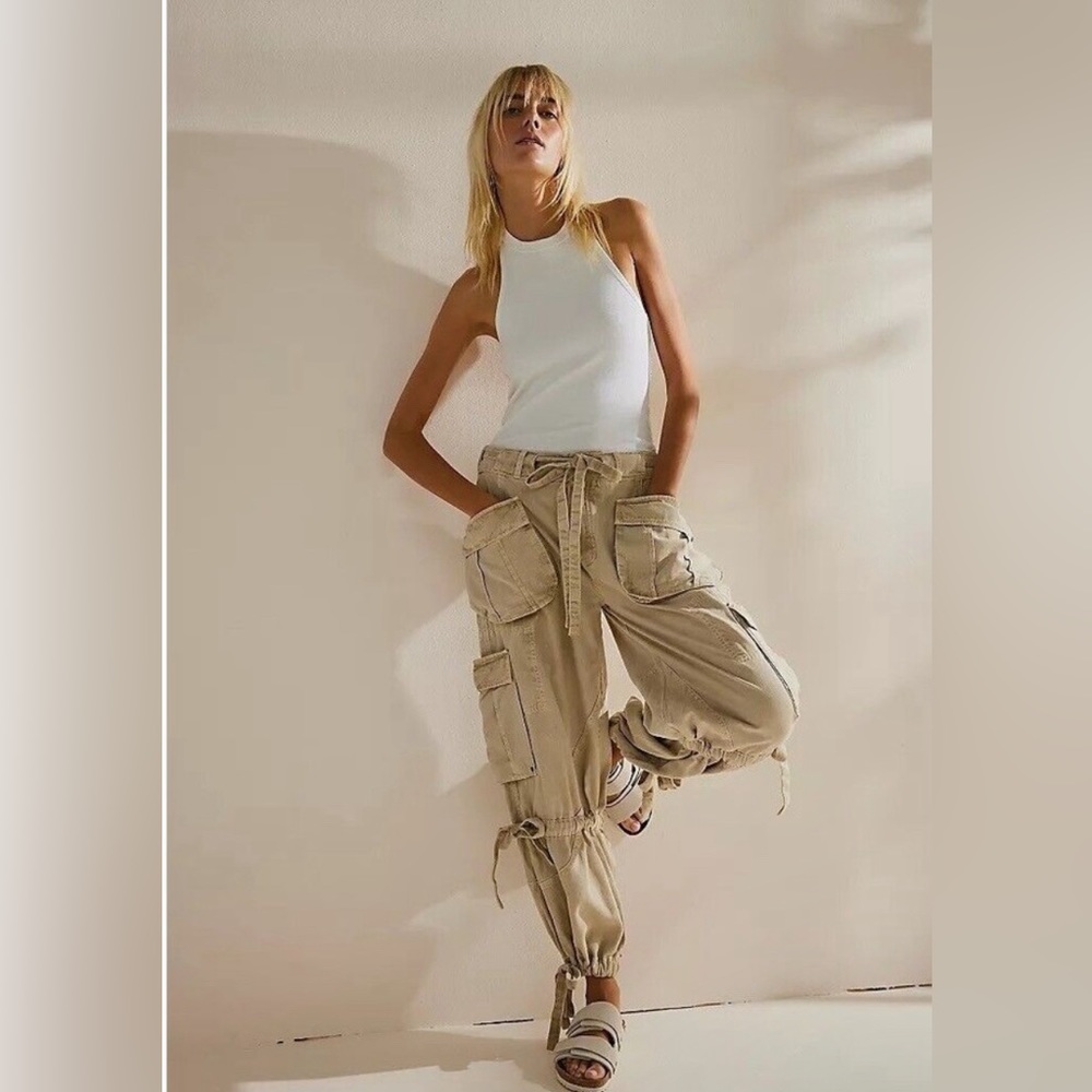Free People Big Sky Parachute Pants Medium Tan Slouchy Tapered Cargo Pockets